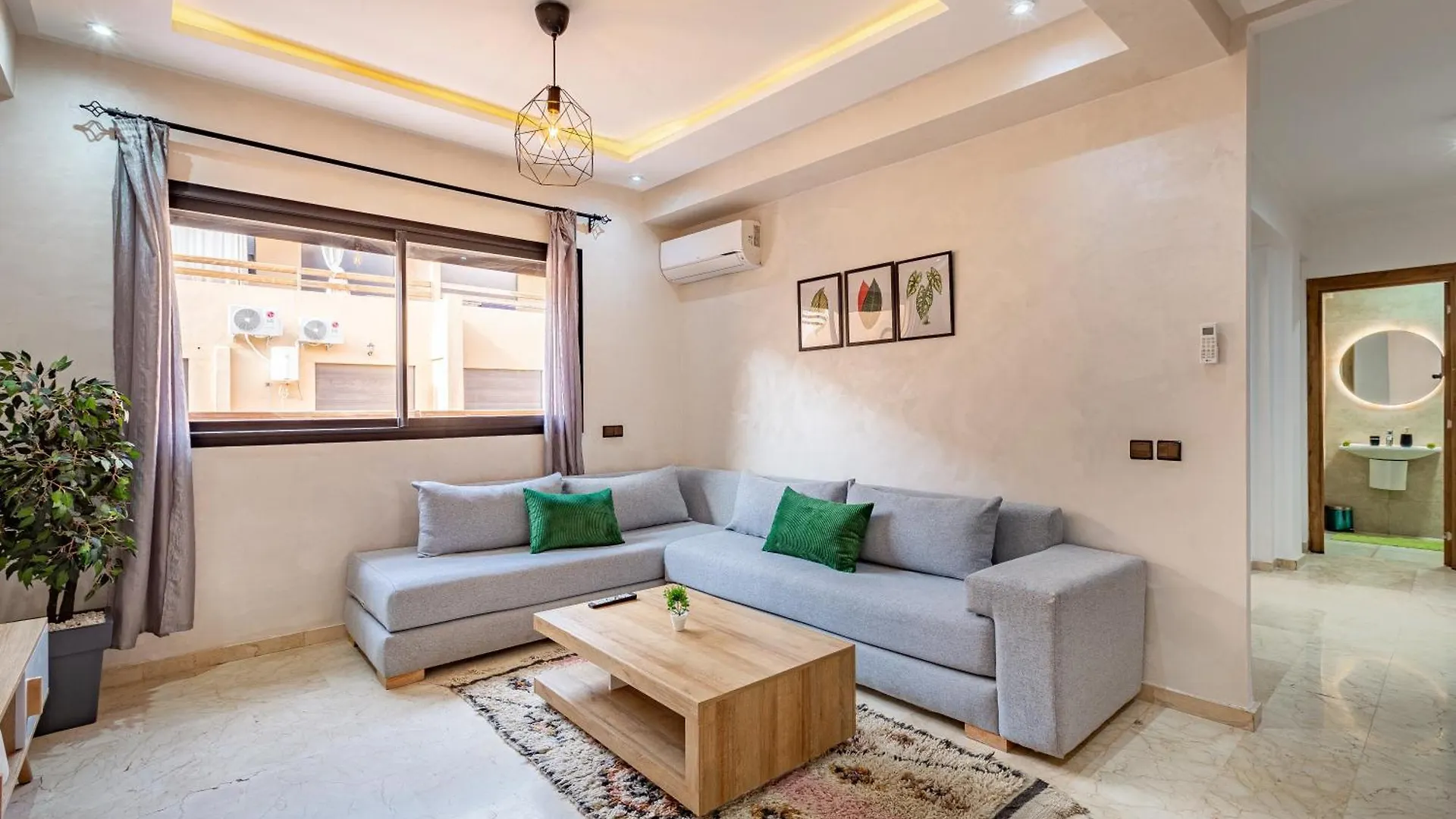 Chic & Cosy Appart Au Centre Ville - 100 % Equipe Marrakesh 0*,  Marokko